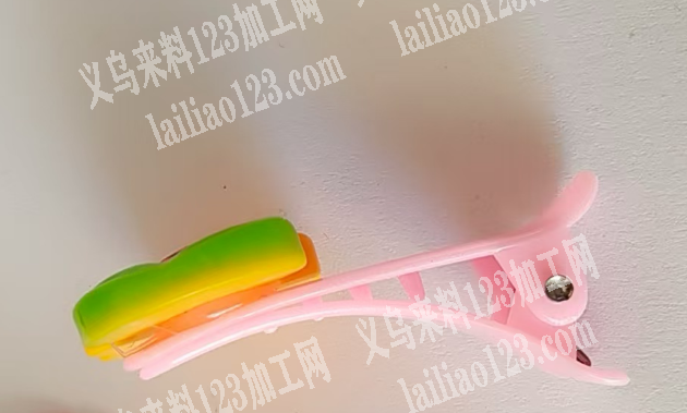 寻找注塑这个小夹子毛胚的工厂，请联系详谈