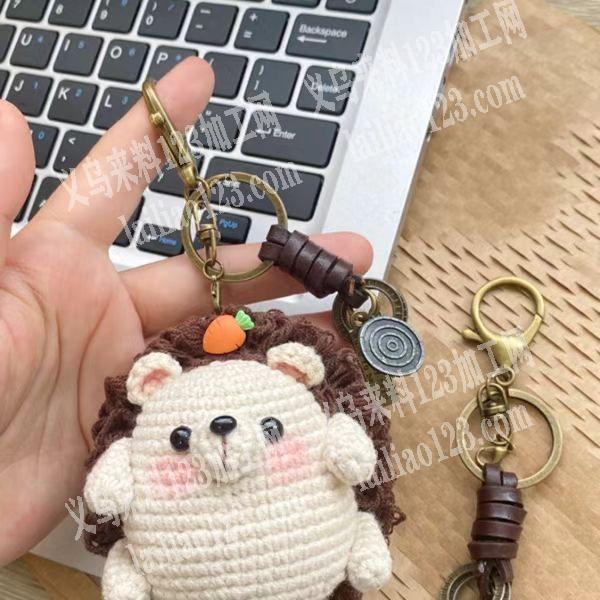 编织钥匙扣的手工活