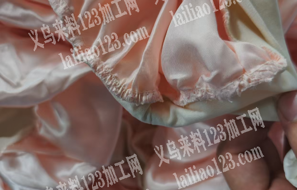 工价1.2元，拷边车缝外发加工，如图，寻