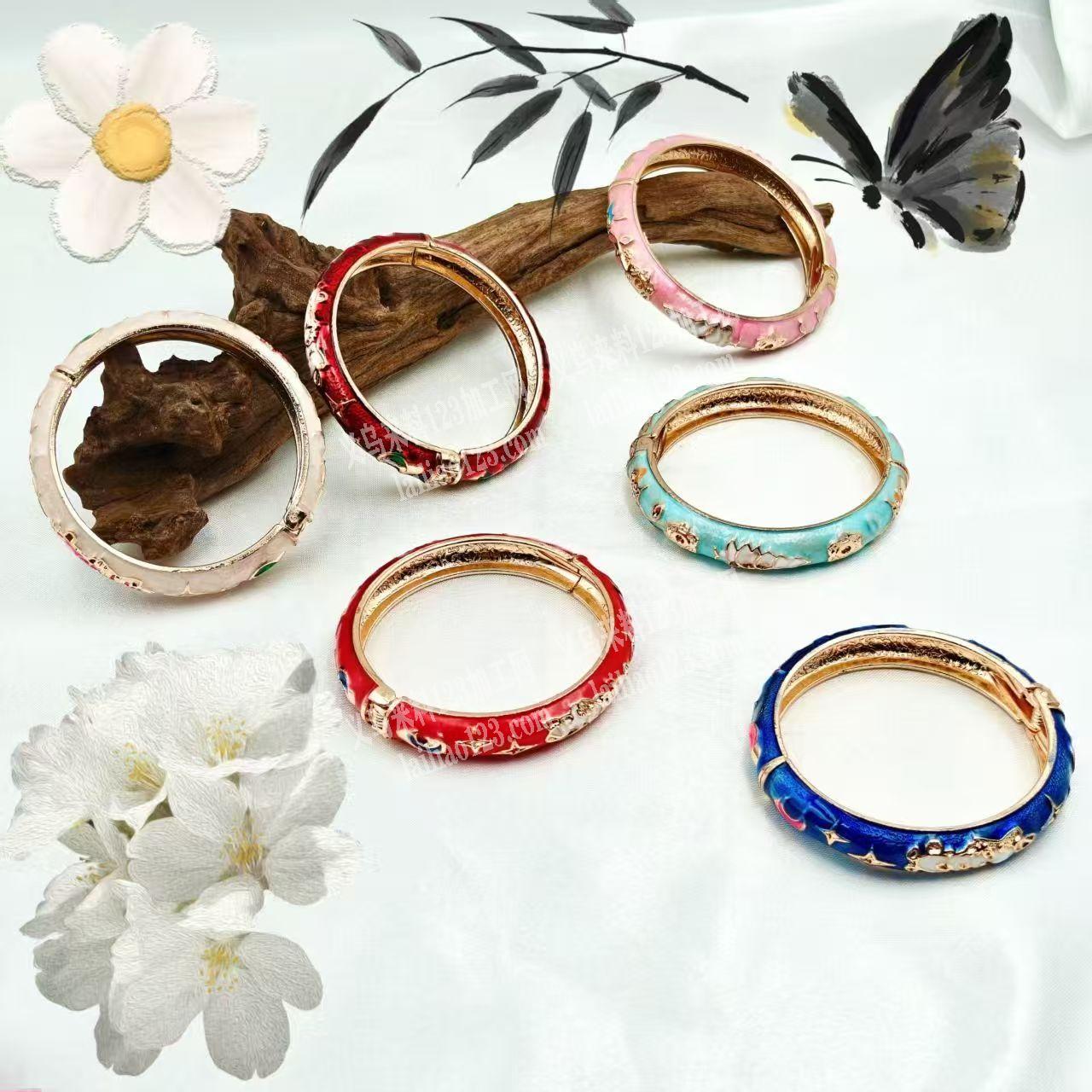 寻找手镯滴油的加工厂，请联系详谈。