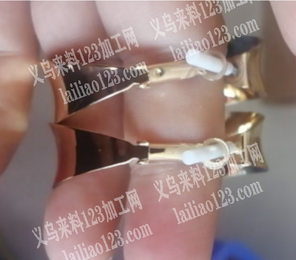 换夹片的手工活，。如图耳环上面换夹片。寻
