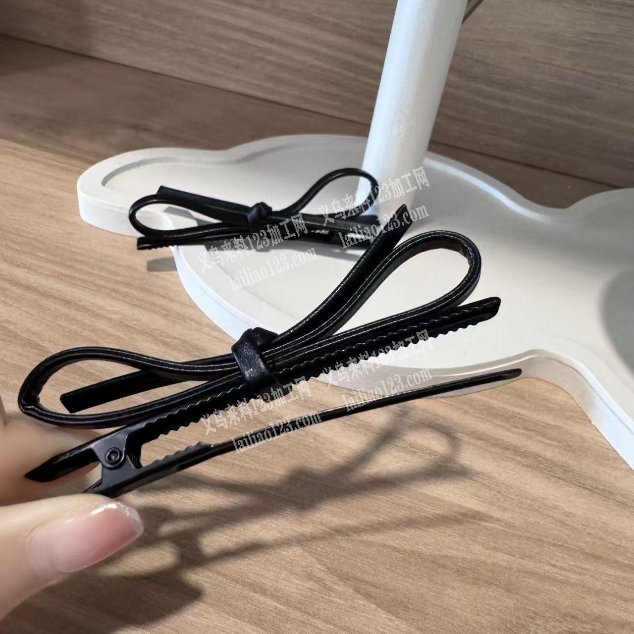 皮革条打蝴蝶结手工活外发加工，寻找会做的