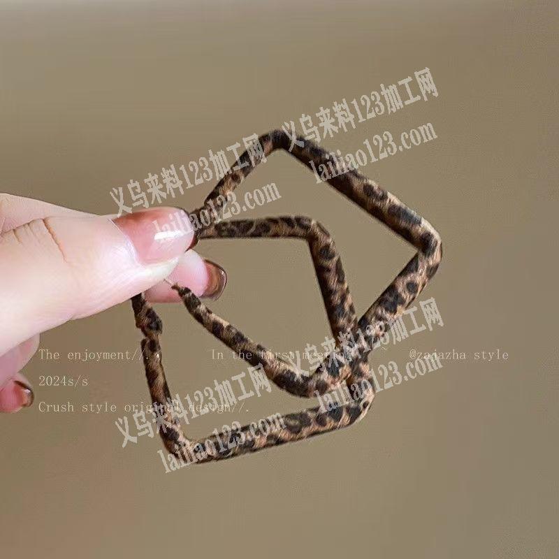 耳环植绒外发加工，。寻找植绒的加工厂，请