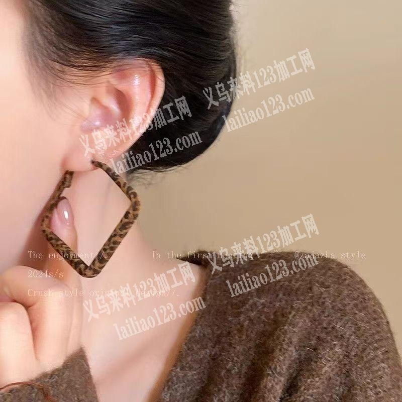 耳环植绒外发加工，。寻找植绒的加工厂，请