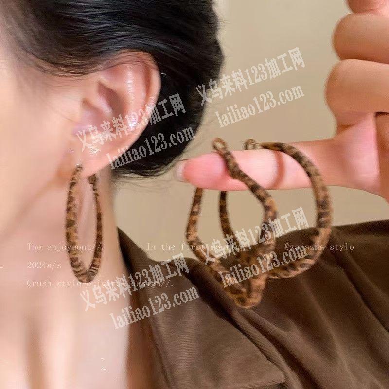 耳环植绒外发加工，。寻找植绒的加工厂，请