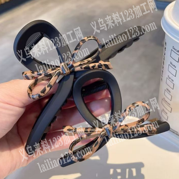 小蝴蝶结上面印花，谁家专业。如图。请联系