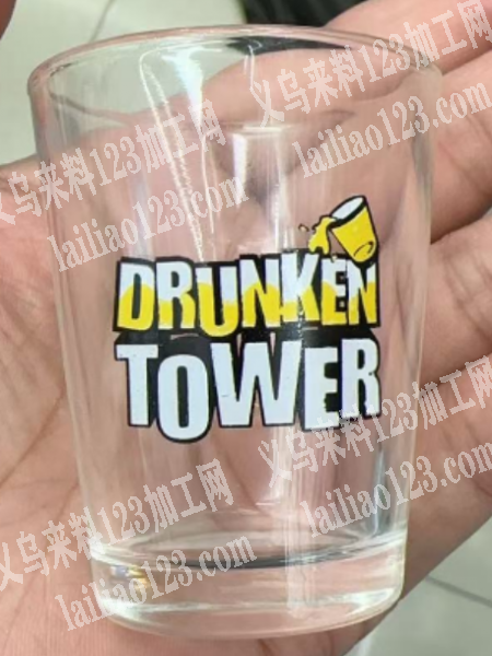 5万印花外发加工，印在弧形杯子上面，如图