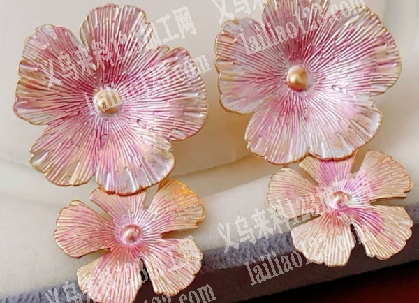 寻找喷漆的加工厂，如图，这个花朵喷漆外发