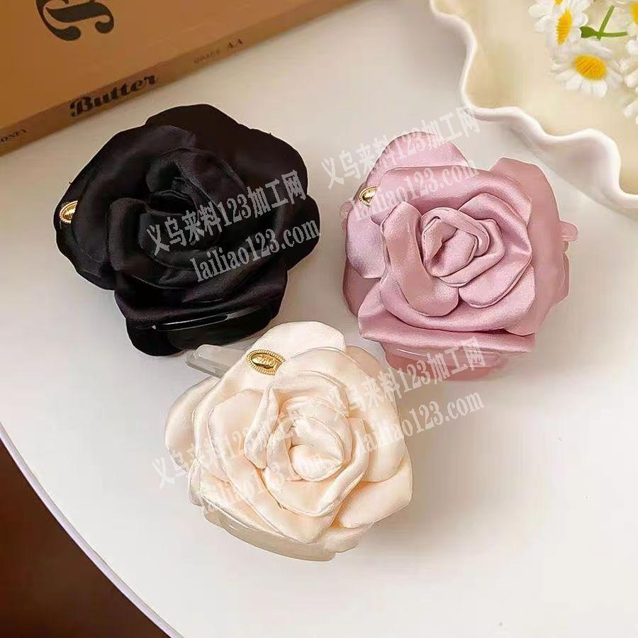 手工平车一起做的，玫瑰花山茶花抓夹成品订