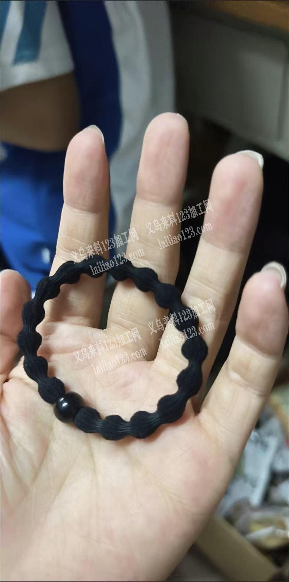 需求此款皮筋1、打头加工厂2、粘的珠子工