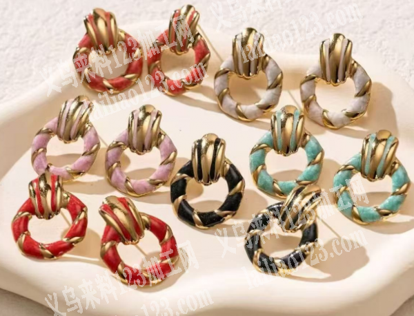 《订单量大》公司有不锈钢耳环订单，如图，