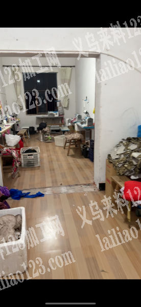 本厂是江西上饶广丰的，主要承接针织，梭织面料衣服加工，本厂平