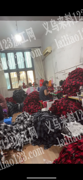 本厂是江西上饶广丰的，主要承接针织，梭织面料衣服加工，本厂平