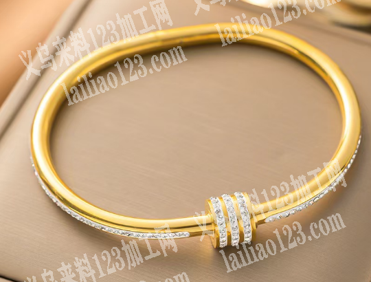 我厂有，不锈钢手镯订单，如图，爆款饰品订