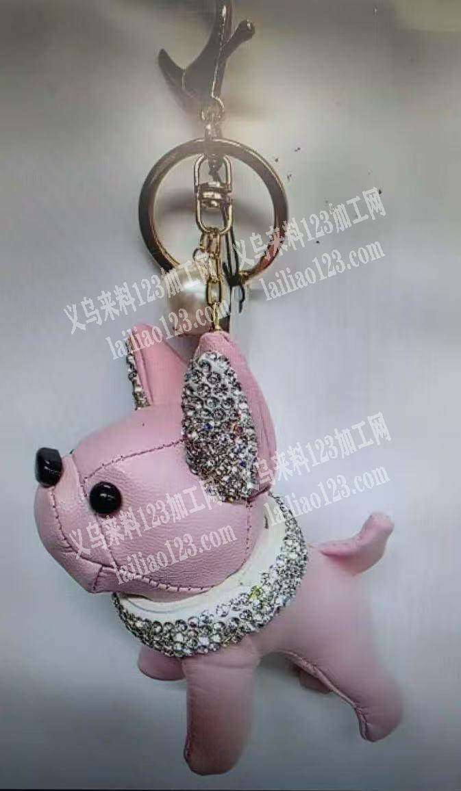 如图，皮制公仔，需要几十万个左右每个月。