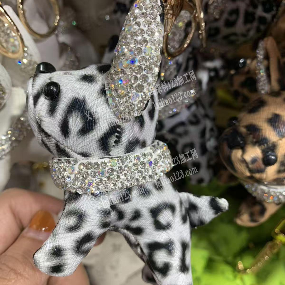 30万|每月。皮革钥匙扣挂件订单，如图，