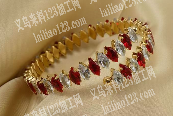 如图。找镶钻的