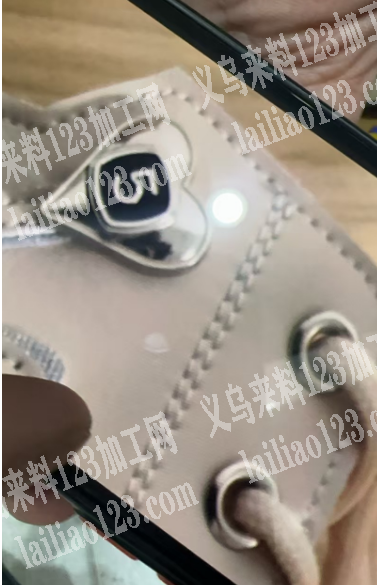 帮寻找如图鞋子上面的配饰，寻找厂家，请联