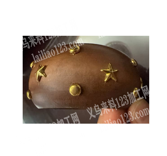 木质饰品上面，如图，寻找木圈上面爪钉加工