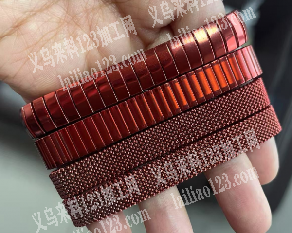 公司手链电镀外发加工，如图真空电镀红色，
