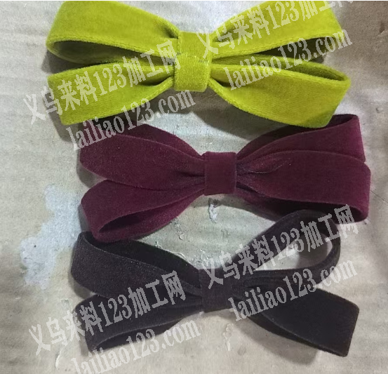 发夹手工活外发加工。如图。寻找打蝴蝶结的