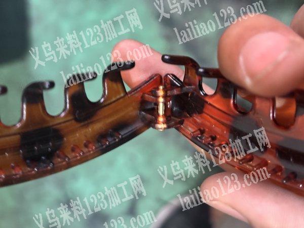 发夹上插销手工活外发，外发发夹上铆钉手工