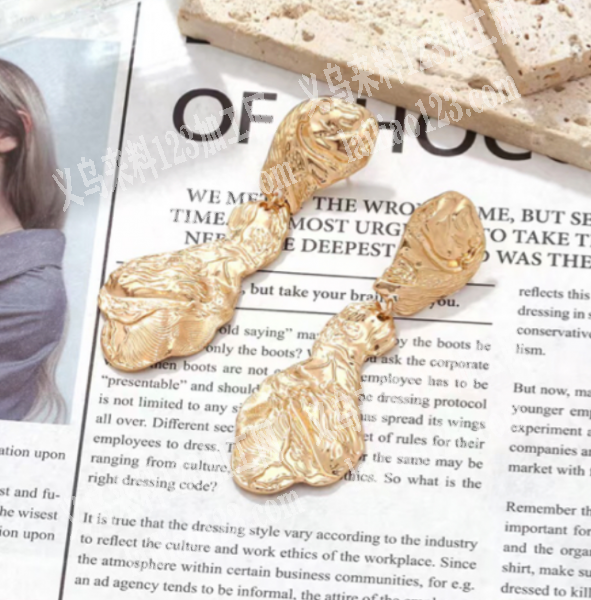 采购如图金属耳环，要现货，有的联系详谈。