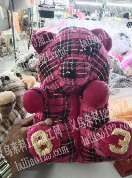 地板拖4种规格，两种颜色，700双。