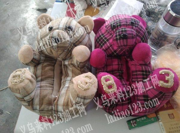 地板拖4种规格，两种颜色，700双。