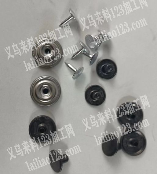 服装钉扣打扣外发加工，如图，找订扣加工厂