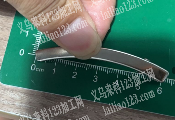 寻找如图金属发夹厂家，请联系详谈。有订单