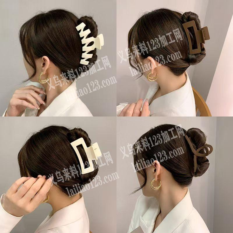 寻找专业生产这个锆石的工厂合作，请联系详