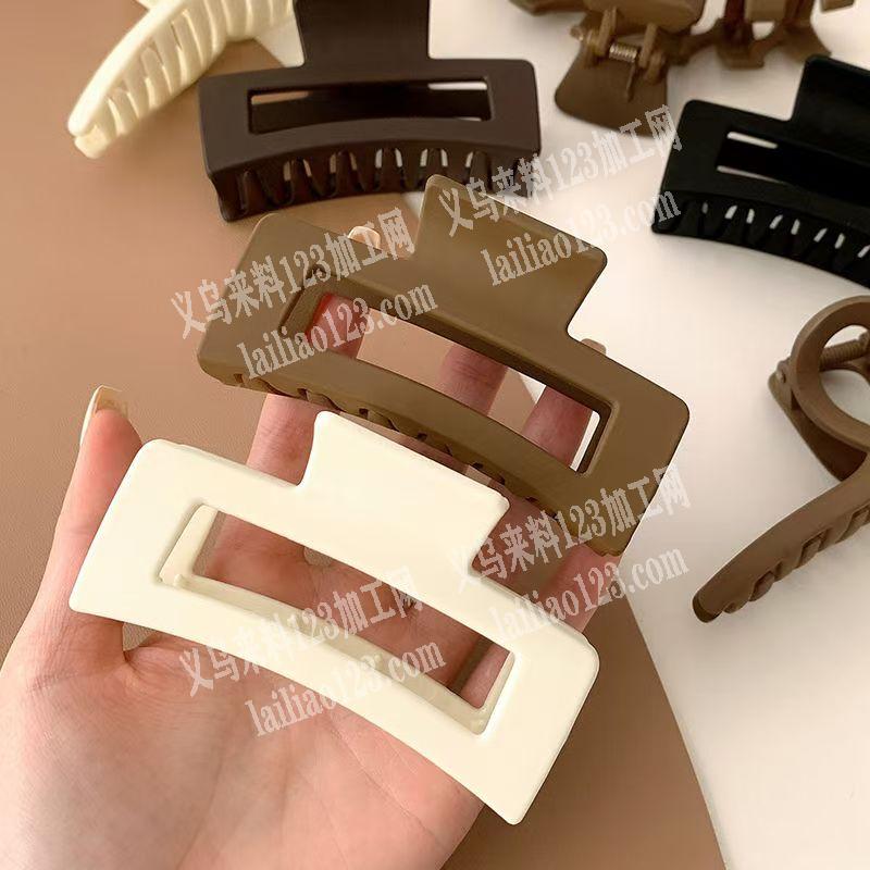 寻找专业生产这个锆石的工厂合作，请联系详