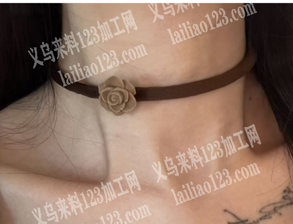 老板委托寻找：电商采购如图深咖色绒条，采