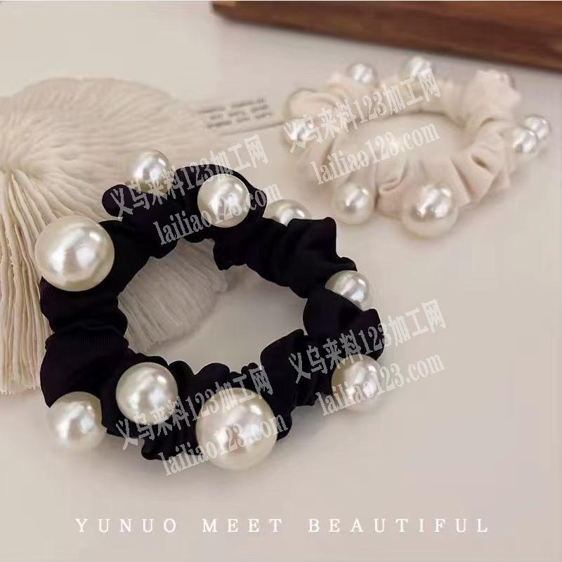 如图钉珠的发圈。，布艺发圈。这个是小肠圈