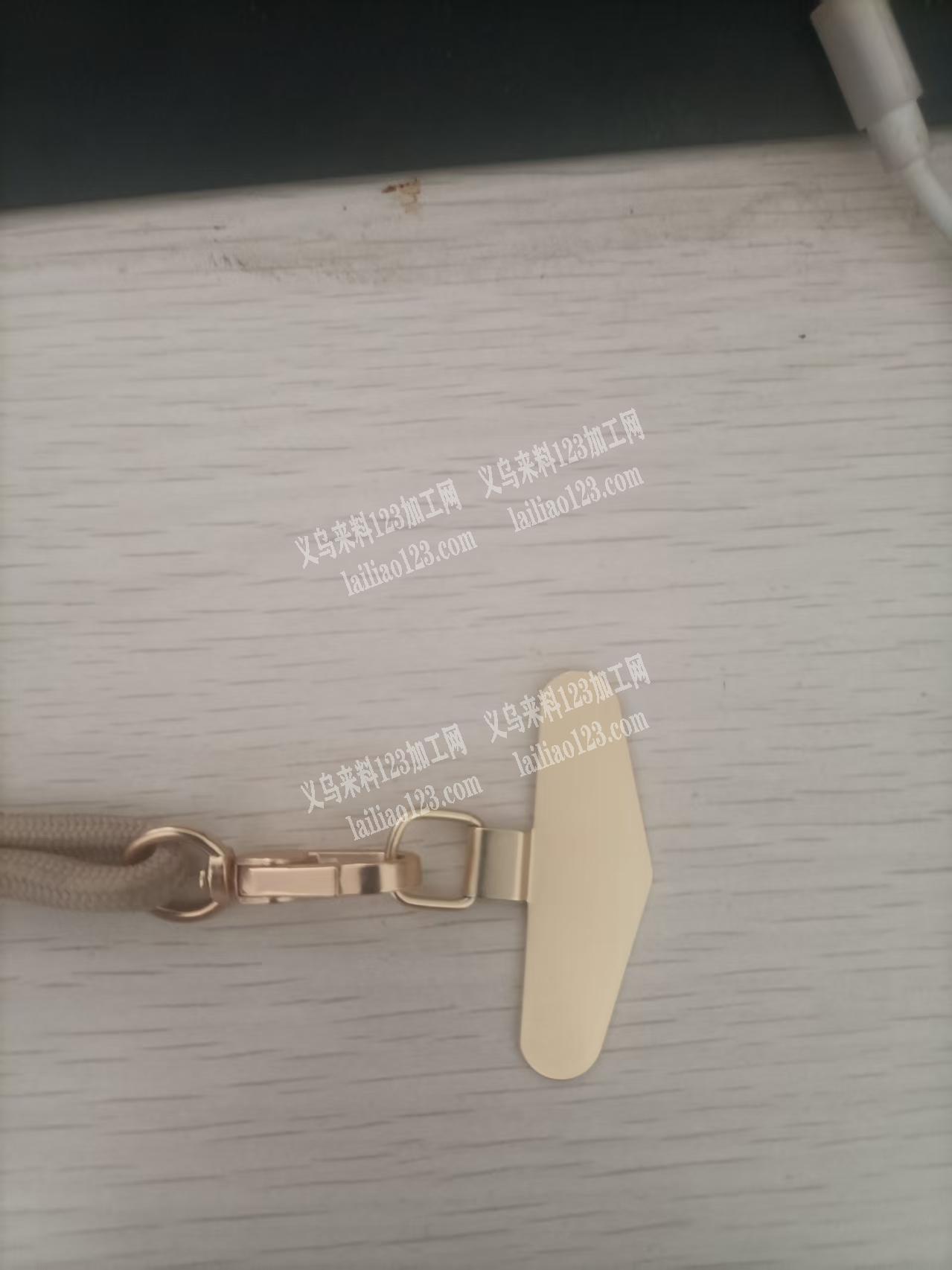 如下图，有专业做这个手机不锈钢夹片，或切