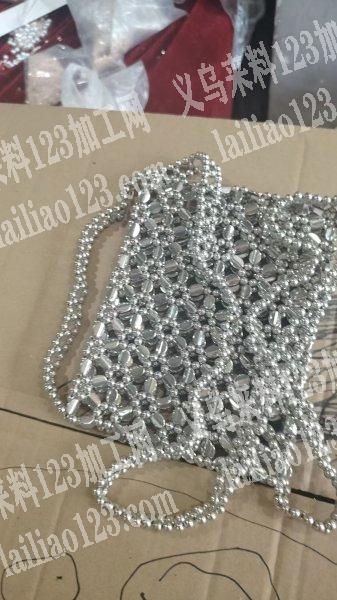 处理，。1500串珠编织的包包处理。如图
