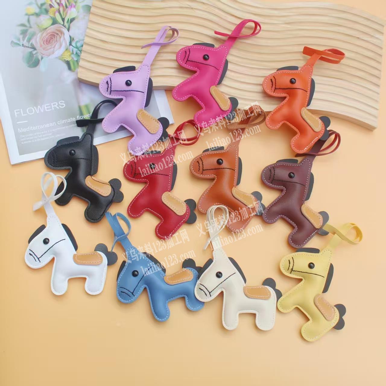 大量皮革挂件，单款5万，花样机加工活外发