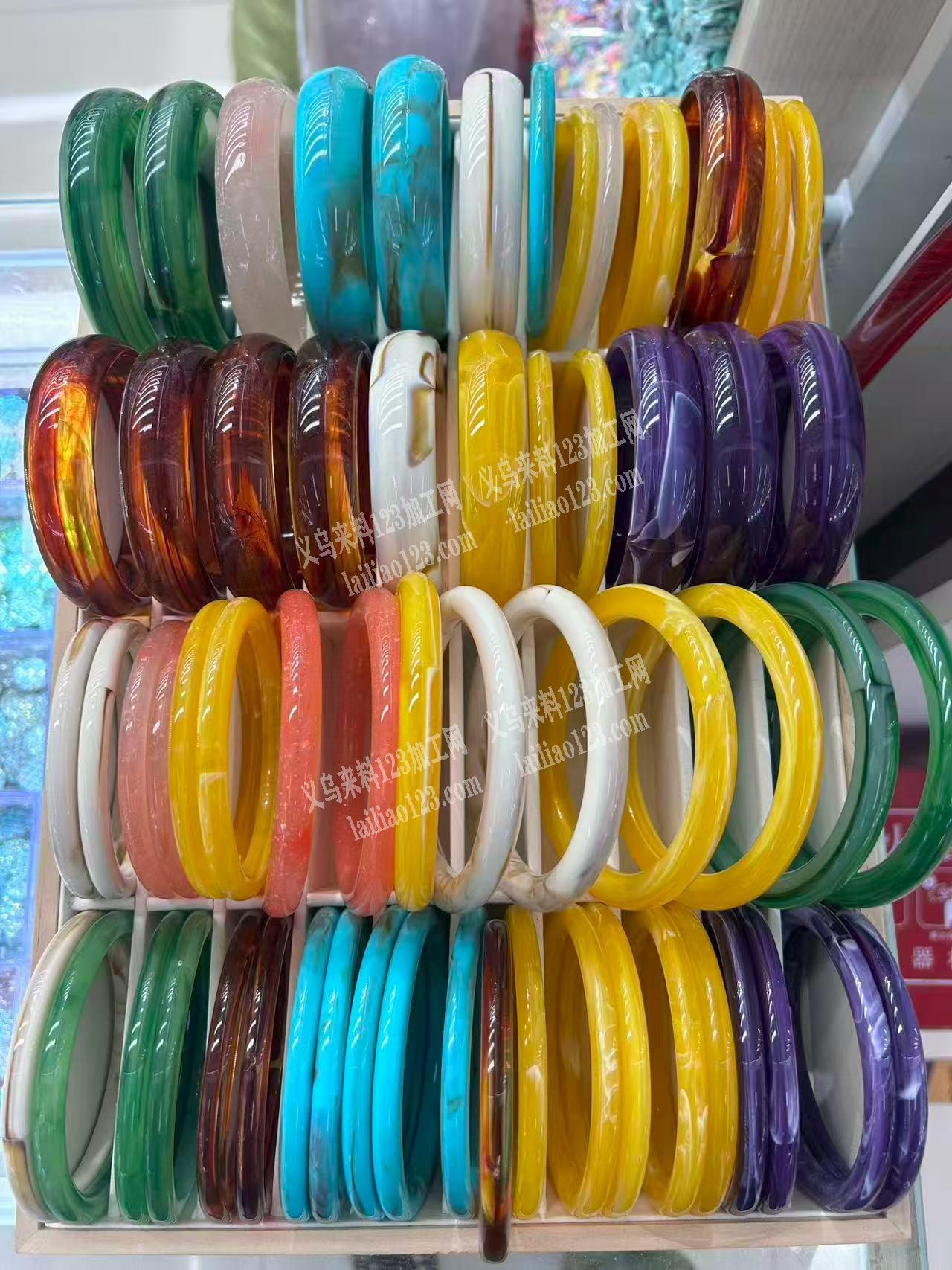 这种手镯有订单，许多亚克力材质手镯的源头