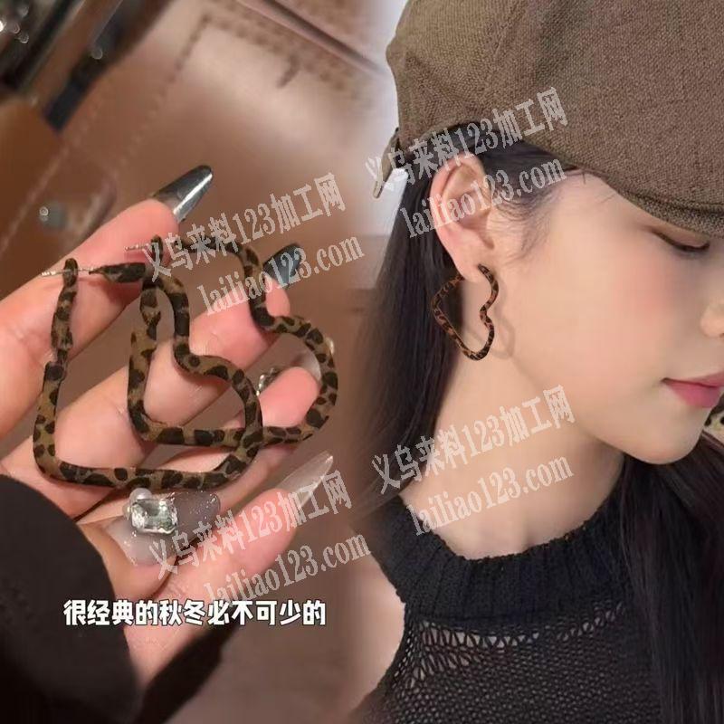 找生产这种耳环成品的工厂，款式形状不限寻