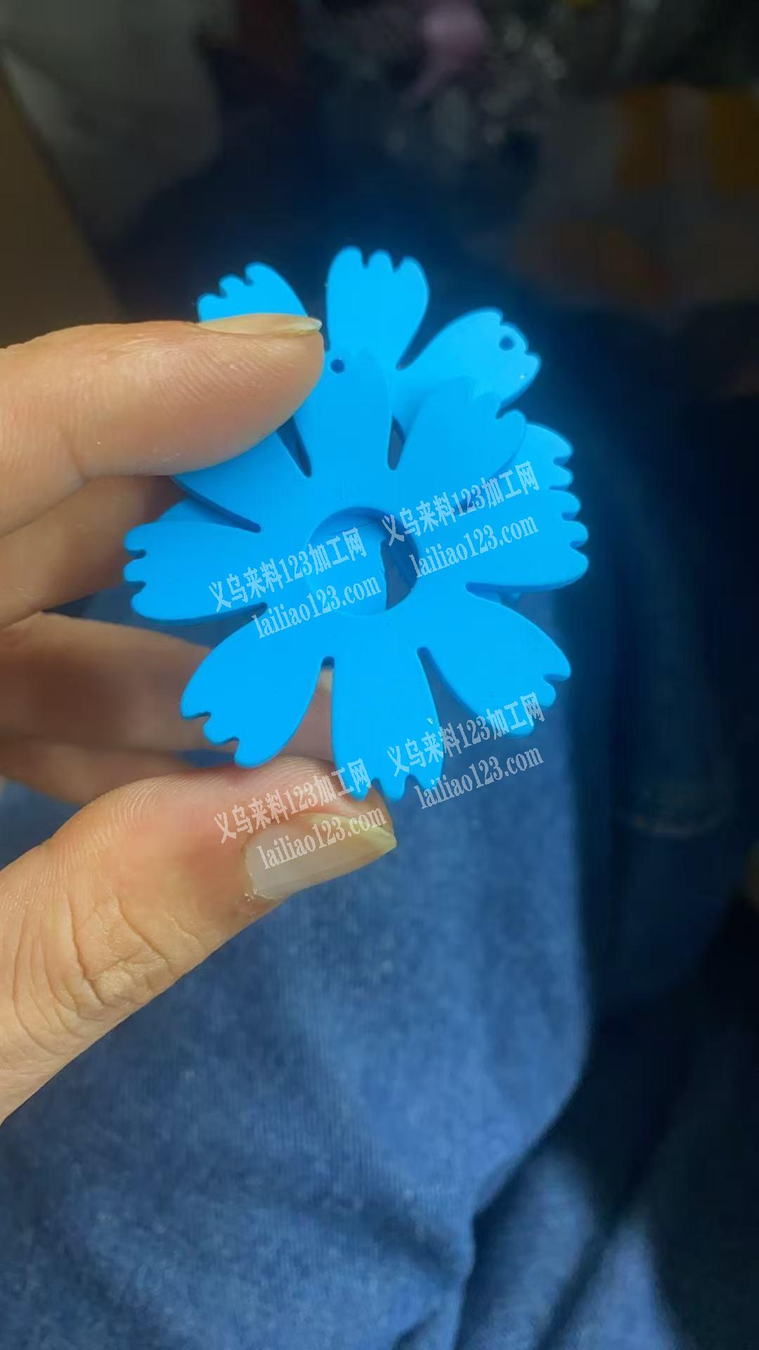 找这颜色的亚克力板大板，有货的联系