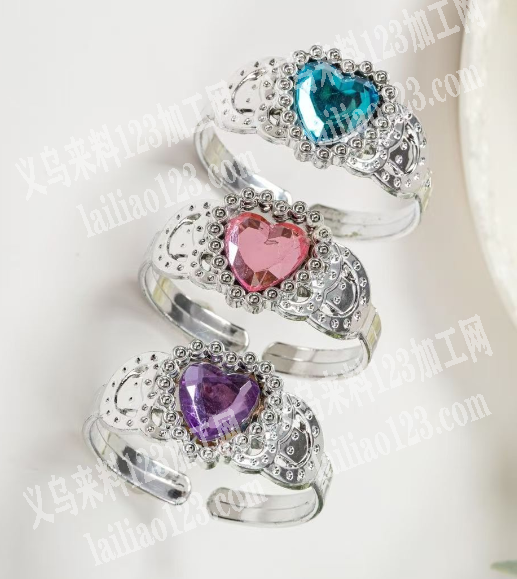 大量儿童塑料的手镯订单，如图，寻找手镯工