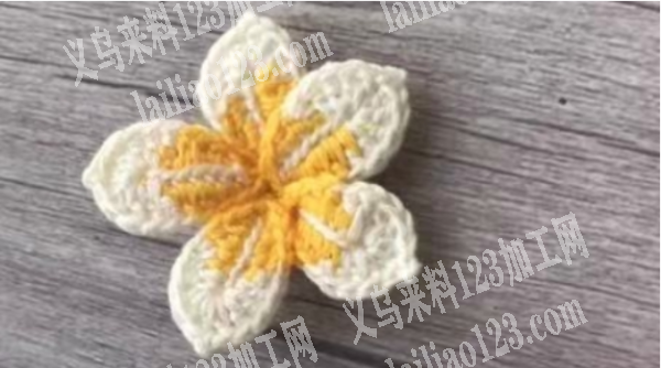 毛线钩针编织的花朵订单，如图，寻找会做的