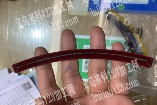 抓夹包布，粘胶的手工活外发加工，如图，寻