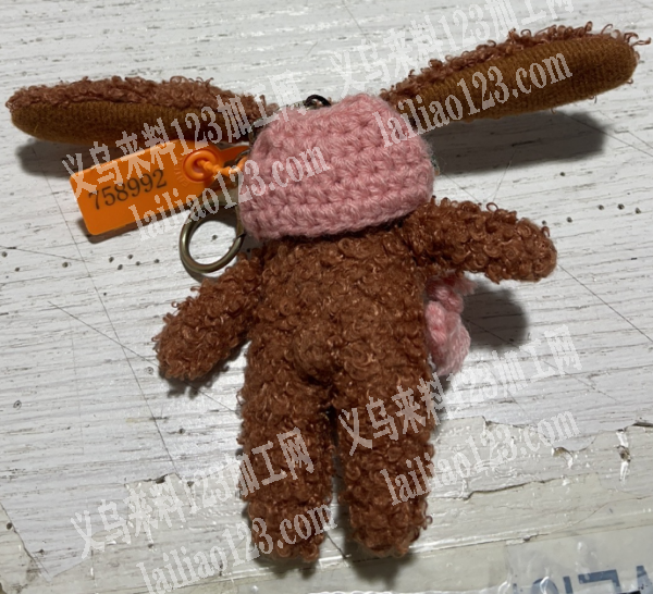 组装娃娃《动物毛绒挂件》外发加工，如图，