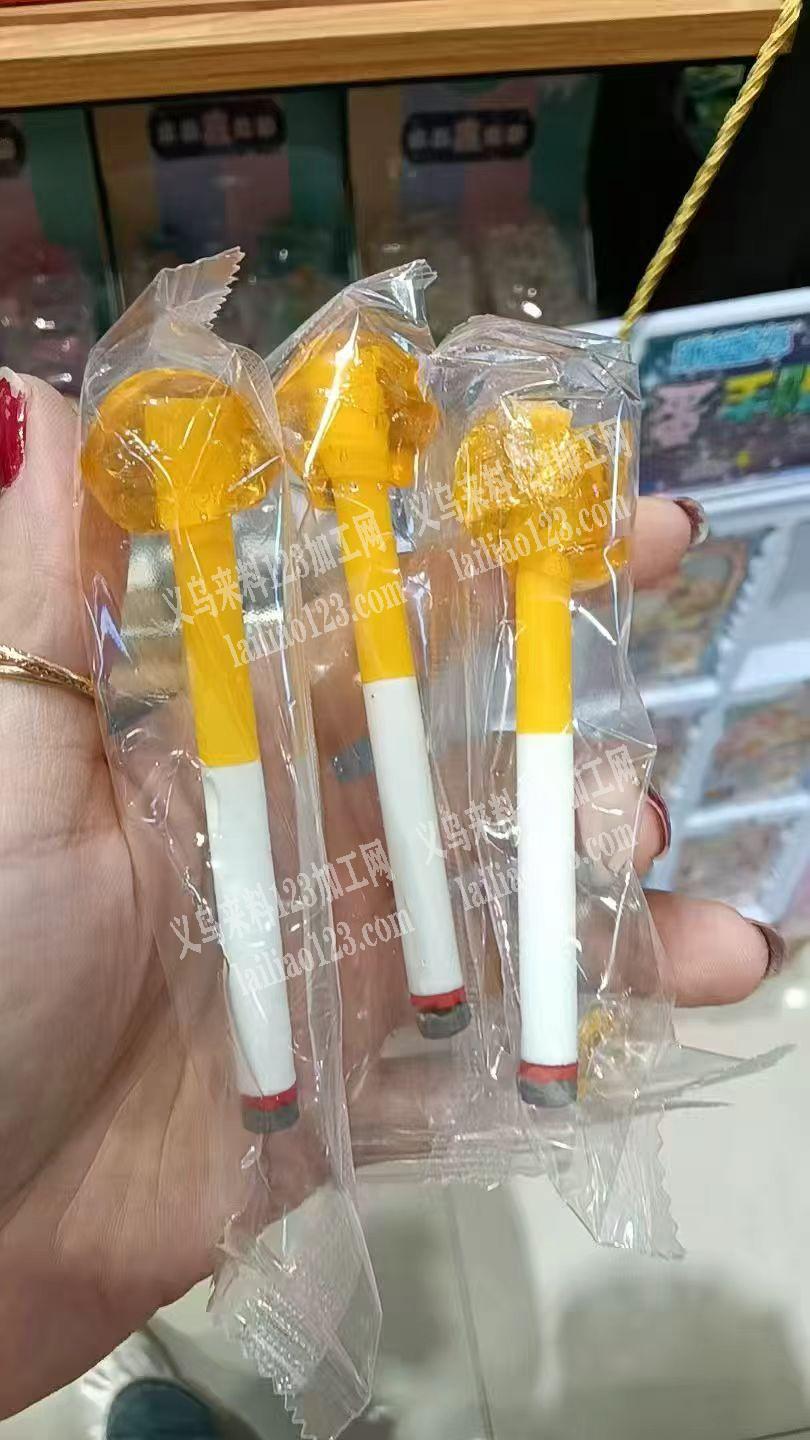 处理，这个有一万盒。烟形状的棒棒糖《烟感