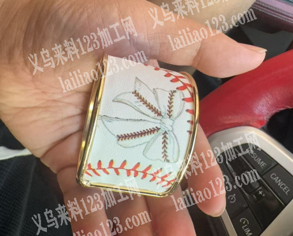 金属饰品上面贴这个皮，手工活外发外发，贴