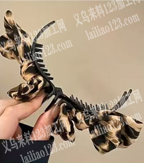 布艺饰品的手工活外发，如图，这个布艺抓夹