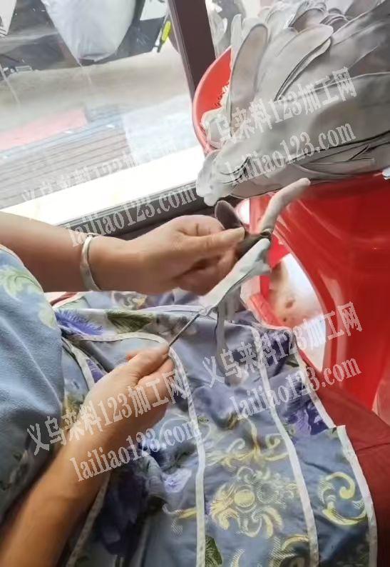 手工活，如图，如图翻皮加工有接的吗？请联