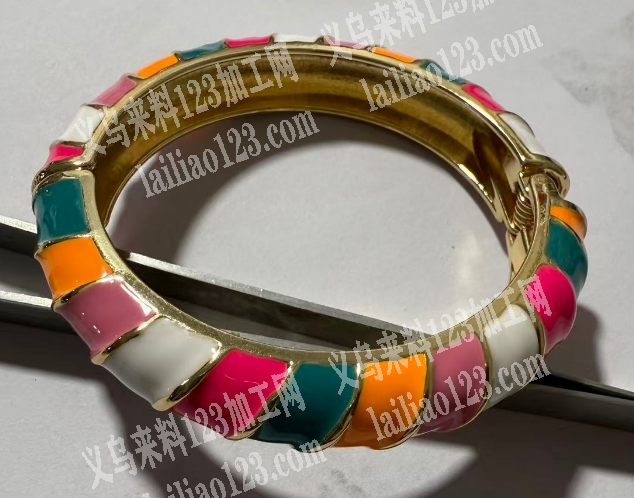 有没有专业做手镯滴油的啊，请联系一下，如